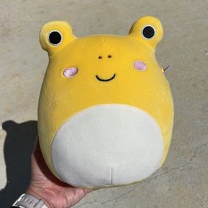 NWT Squishmallows Leigh